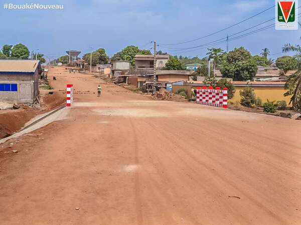 À LA DEMANDE DE LA MAIRIE DE BOUAKÉ, LE FOND D'ENTRETIEN ROUTIER (FER) A CONSTRUIT UN NOUVEAU PONT RELIANT LES QUARTIERS AHOUGNANSOU ET BROUKRO
